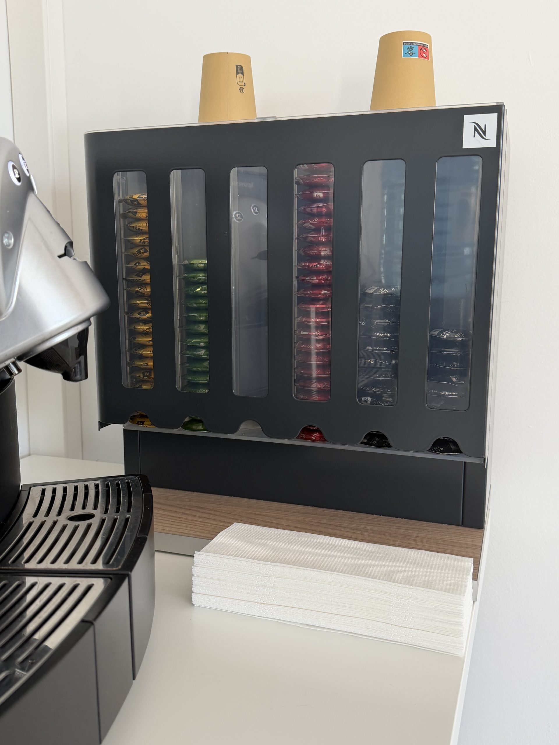 Louez un bureau clé en main à Hyères, proche du centre et des axes routiers. Solution flexible pour entrepreneurs, indépendants et TPE.